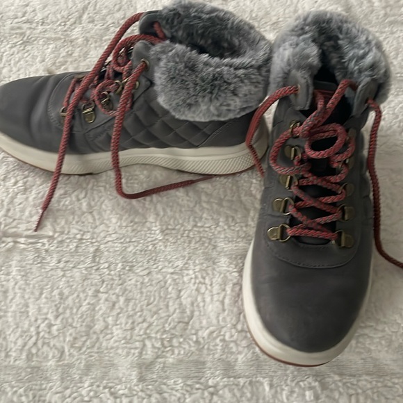 Gray Bob’s boots with fur size 6 - Picture 1 of 6